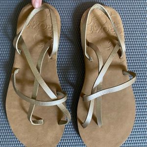 Roxy Sandals. Size 6. Worn once for wedding. Little big on me
